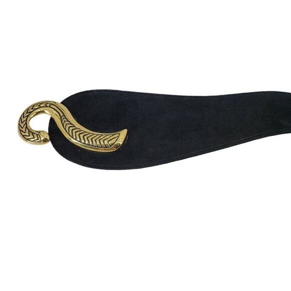 Vintage 80's Wide V Belt Black Suede Ornate Gold Etched Hook Buckle Art to Wear - Picture 6 of 8